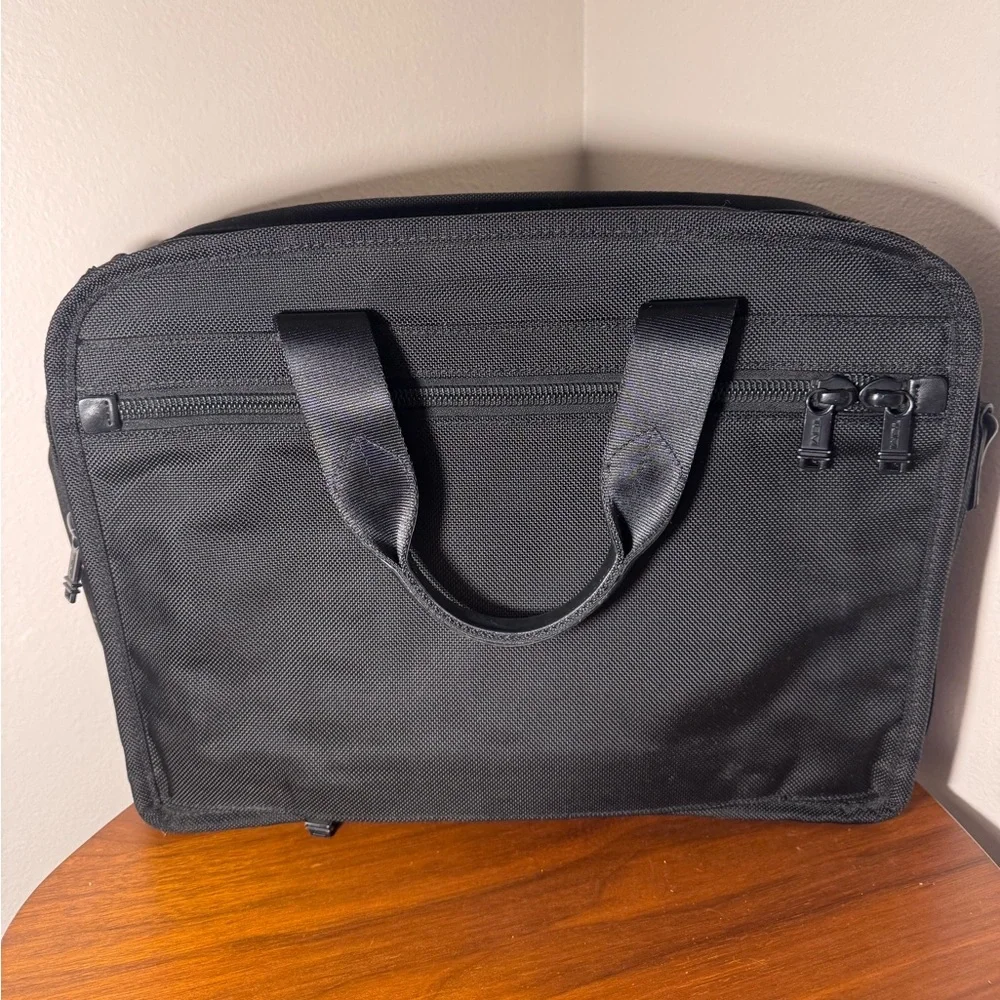 Tumi pass expandable